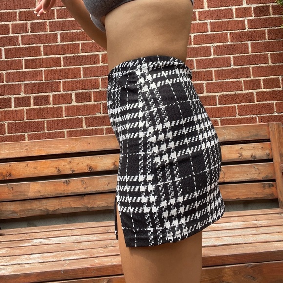 SHEIN Patterned Skirt - Picture 2 of 4